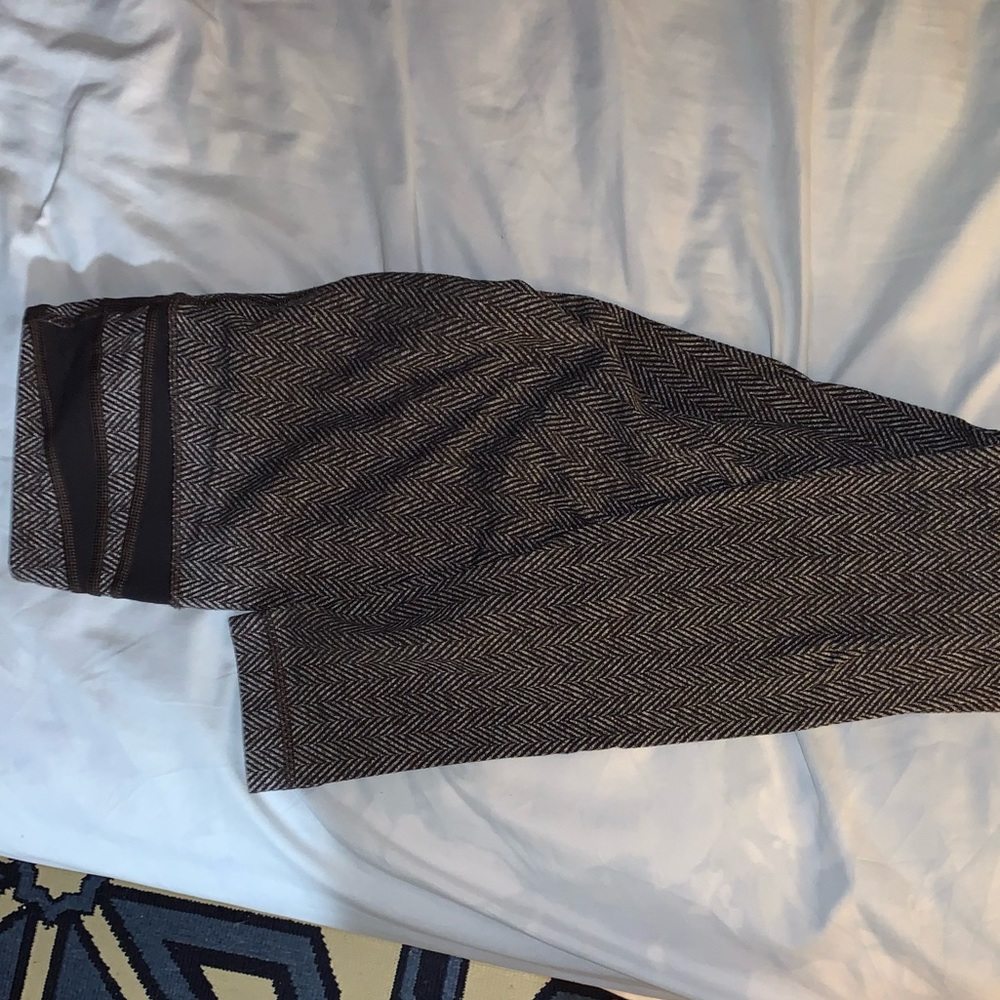 EXCELLENT condition lululemon leggings size 2